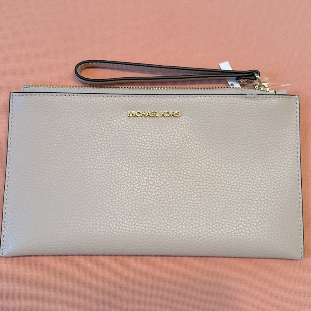 New Michael Kors Bag. Gold Zipper And Logo. Dark Pink.
